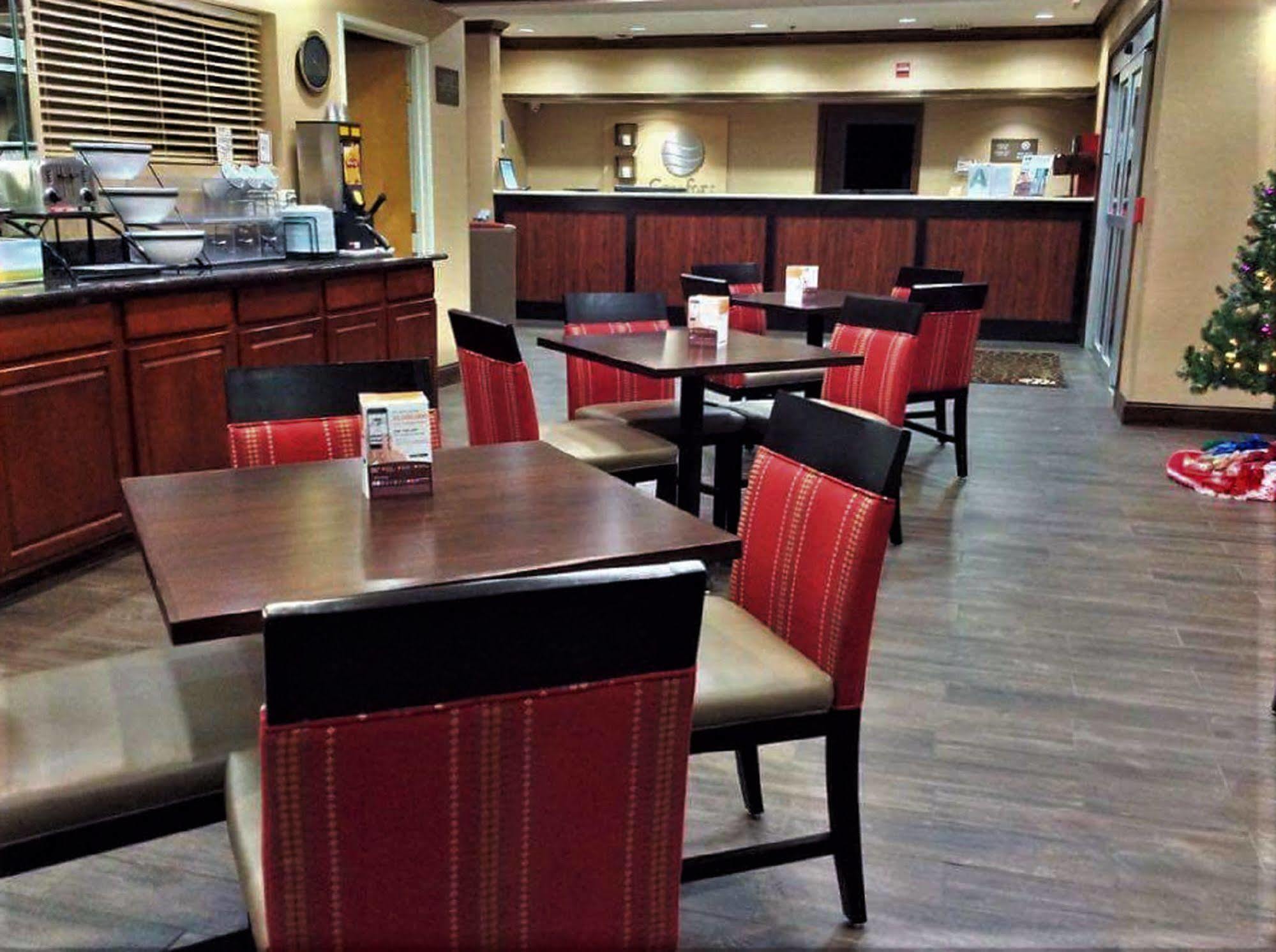 הנדרסון Comfort Inn מראה חיצוני תמונה